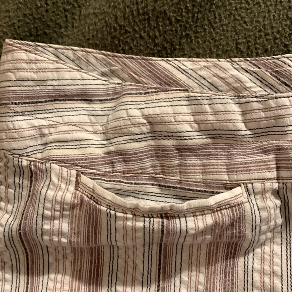 Columbia “River Resort” striped shorts. Inseam 12 inches. Size 8 - Picture 6 of 12